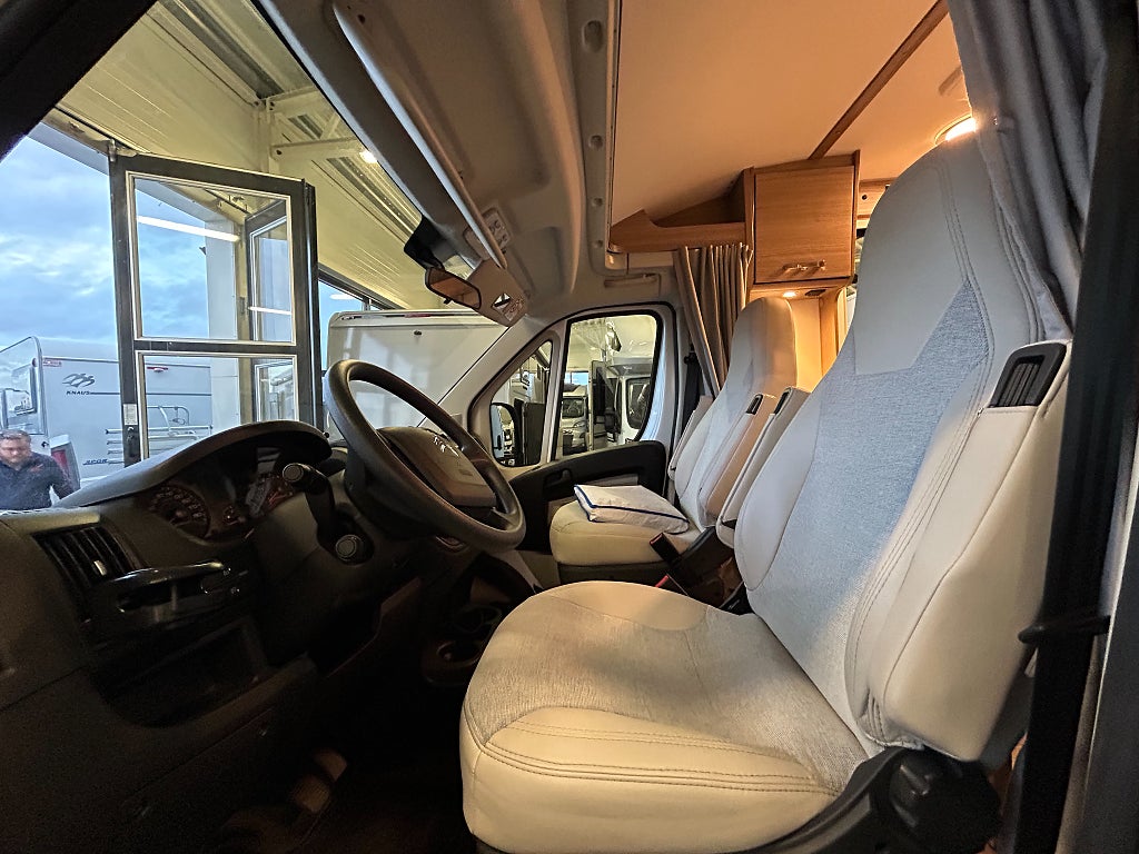 Carado V 132 / Cykelställ / Markis / Under 6m / B-körkort - Carado