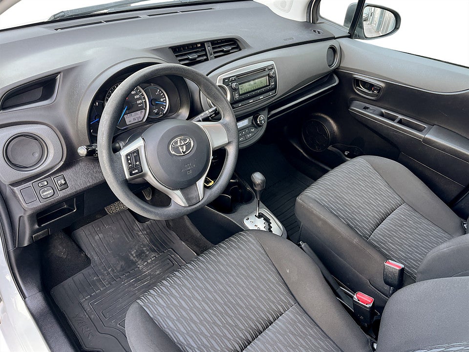 Bild på Toyota Yaris Hybrid Life e-CVT 101hk Aut KAMPANJRÄNTA 3,99%