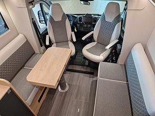 Husbil-halvintegrerad Adria CORAL 670 DL 17 av 36
