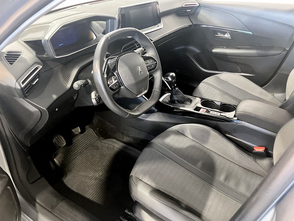 Bild på Peugeot 208 Allure Pack 1.2 PT 100hk CARPLAY BACKKSENSORER