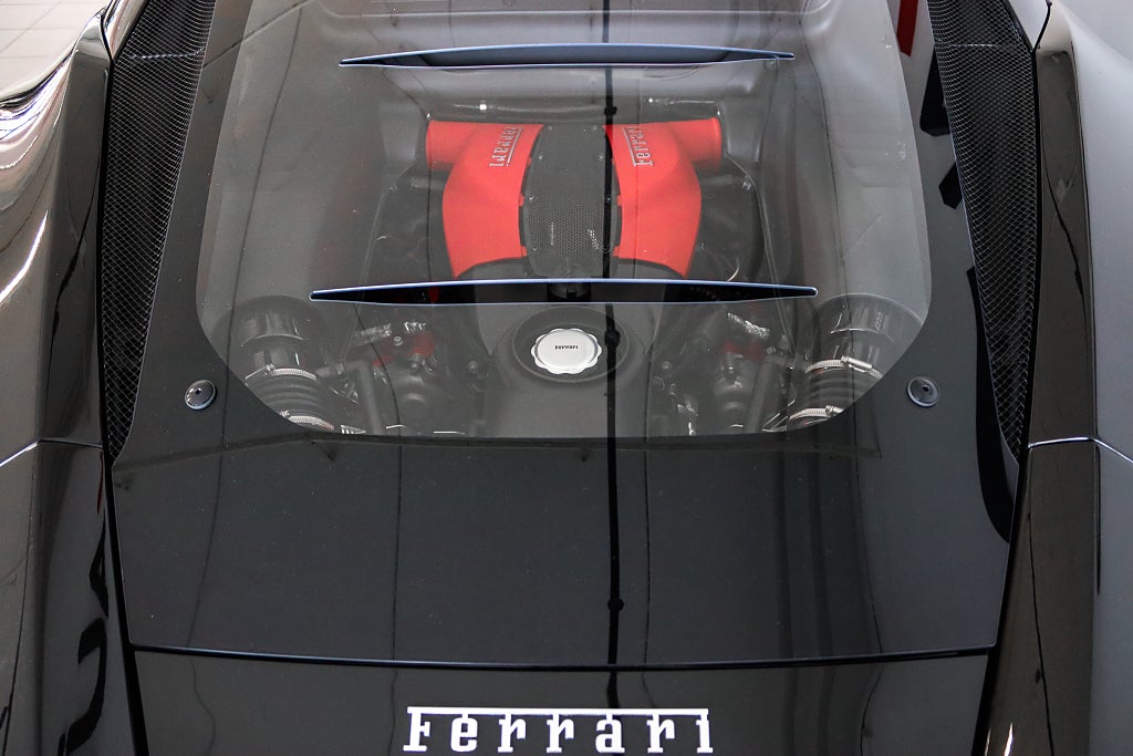 Ferrari F8 Tributo 3.9 V8 720 hk Kolfiber JBL Svensksåld