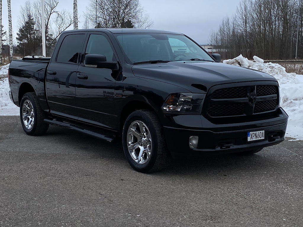RAM 1500 Classic Crew Cab 5.7 V8 HEMI 4x4 TorqueFlite Taklucka