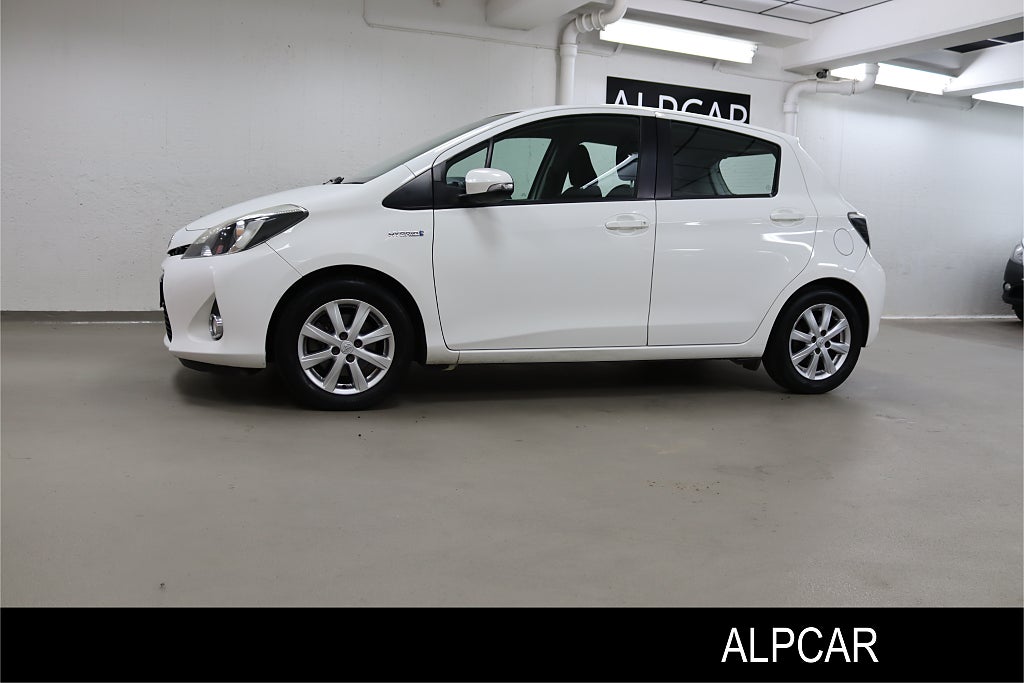 Toyota Yaris HYBRID ACTIVE KEYLESS MOTOR+KUPEVÄRMARE V-HJUL