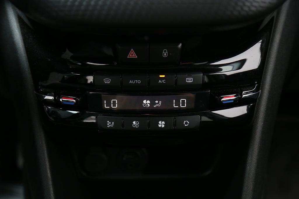 Peugeot 208 1,2 PureTech 82hk Style 5-dörrar P-sensorer Nybesikt 2016