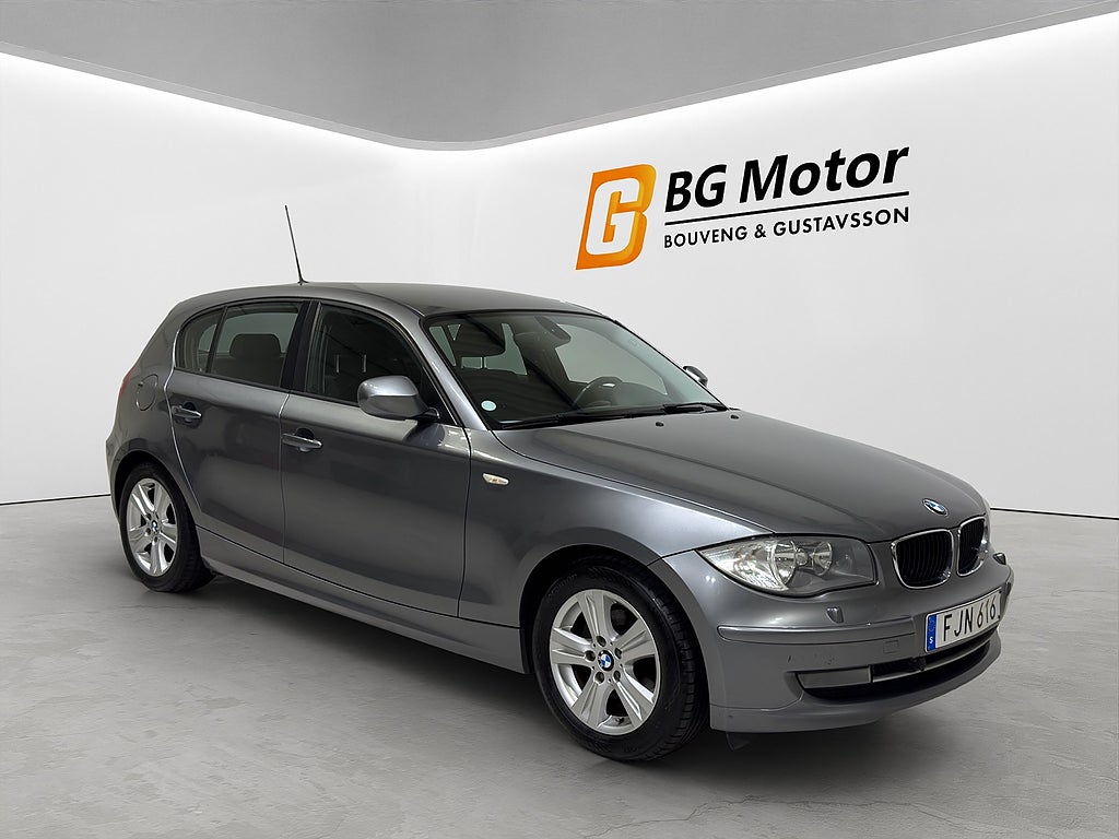 BMW 116 i 122HK Comfort Motorvärmare/AUX-ingång/Farthållare