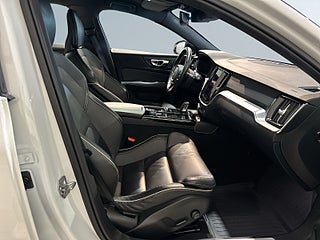Volvo V60 Recharge T6 AWD R-Design Drag Pvärm Skinn Kamera SoV – bild 10