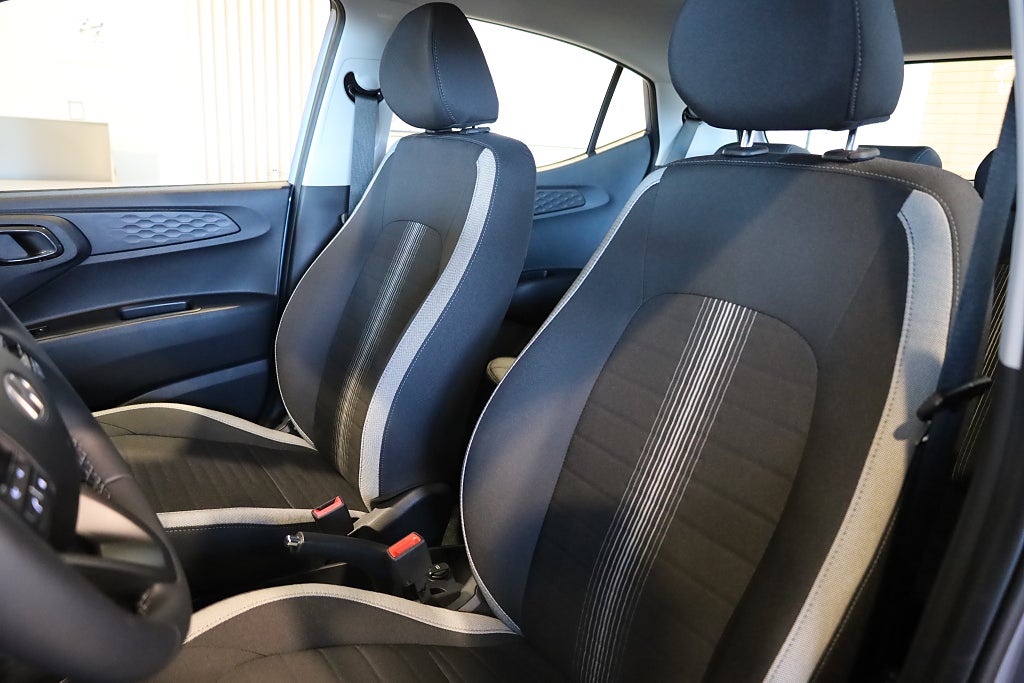 Hyundai i10 1.0 AUT Essential Kamera CarPlay Rattvärme Navi Leasbar 2025