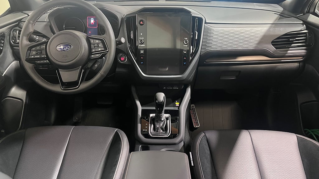 Subaru Forester e-Boxer Touring | Drag, V-Hjul, M-värm | H/K, 360, PANO