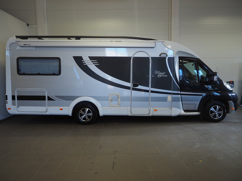 Dethleffs Black Magic Edition Låga Långbäddar I ALDE I Solcell I BM T 001