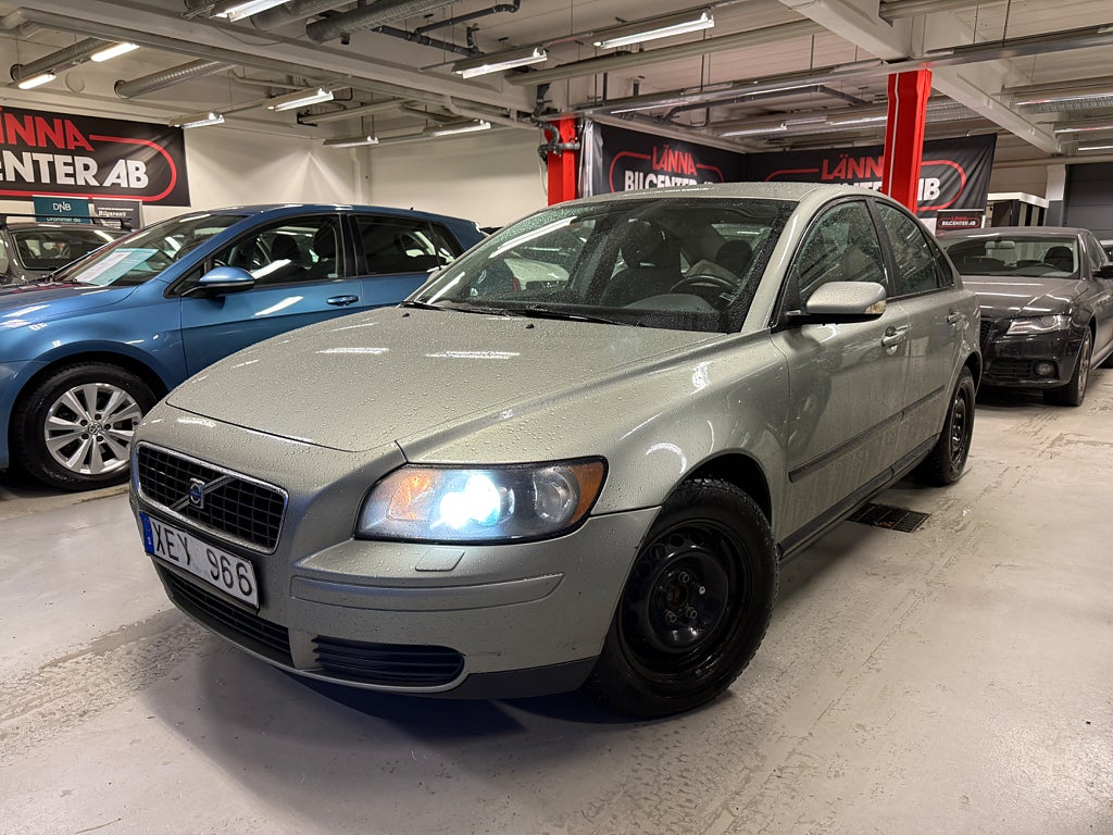 Volvo S40 1.8 Ny servad Ny besiktad Låg årsskatt PDC SoV