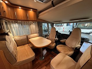Husbil-integrerad Hymer B674 Highlight 150HK 2 av 18