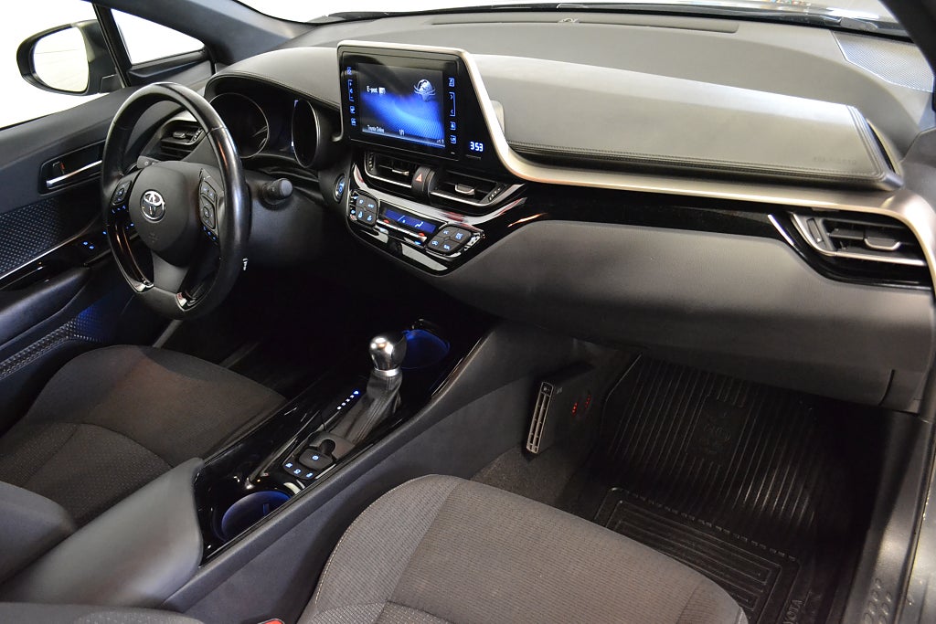 Toyota C-HR Hybrid CVT X-Edition Dragkrok Kamera Rattvärme M-Värm 2019