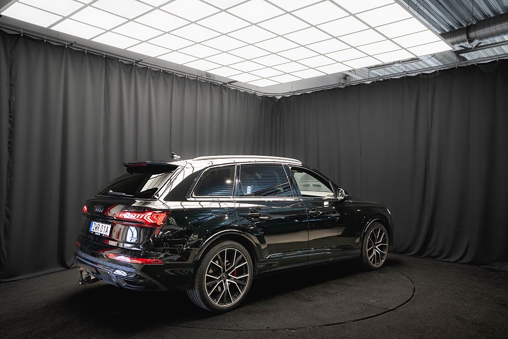 Audi Q7 60 TFSI e Q S-Line PANO 22' LUFT DRAG B&O MOMS N-VISION
