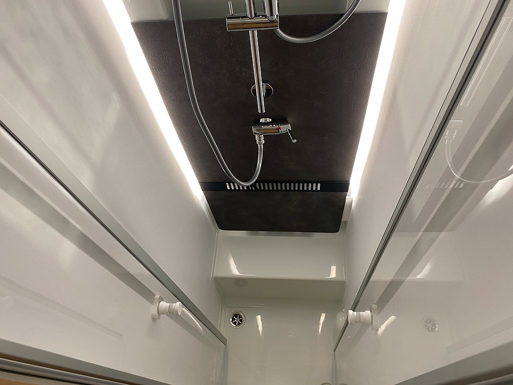 Adria Coral 670 DL Plus  3500 kg / Face to Face / Aut 140hk - Adria
