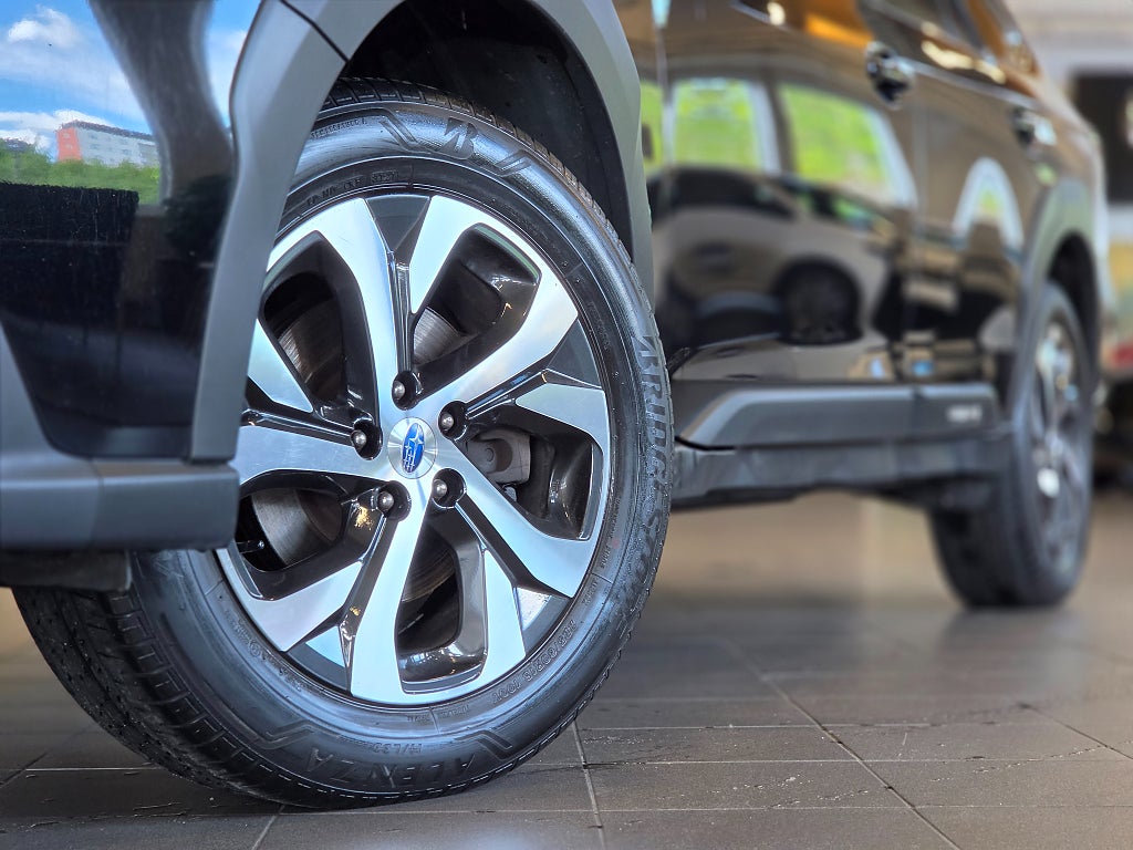 Subaru Outback 2.5 4WD XFuel Touring Drag Navi H&K Elstolar låg-skatt