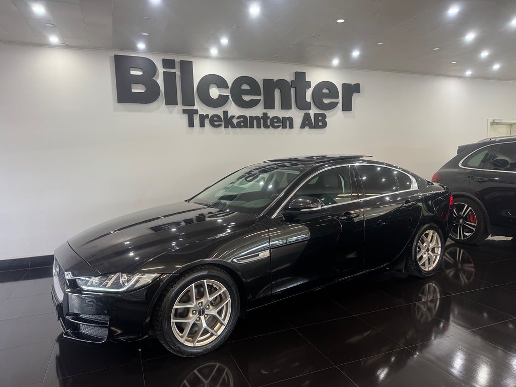 Jaguar XE E-Performance Euro 6 Låga Mil Panorama 