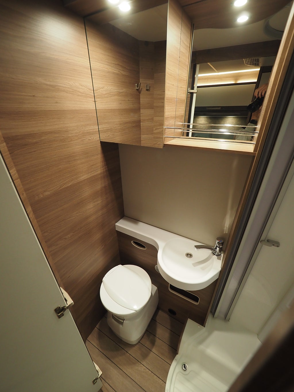 Knaus Live Wave 700 MEG Dragkrok AC Solcell Aut