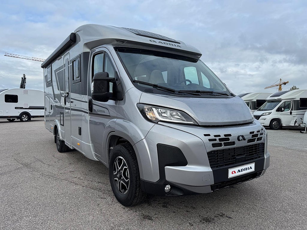 Adria COMPACT SUPREME DL Långbäddar- Fiat MultiJet3 140HP (103kW) 35L