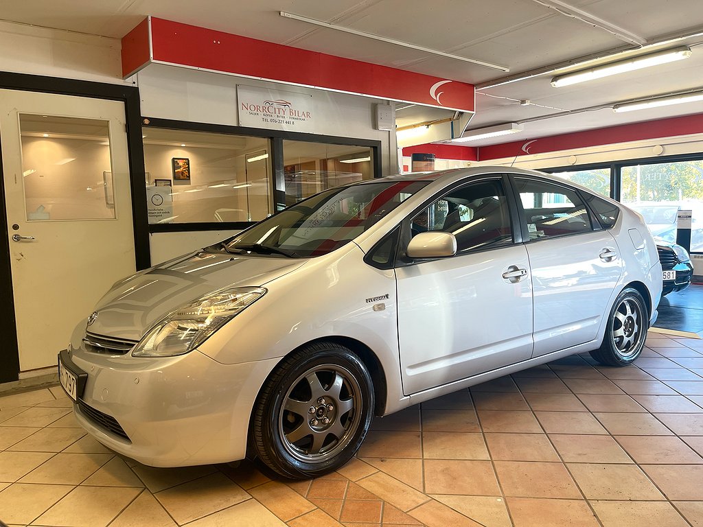 Toyota Prius 1.5 VVT-i Hybrid Automat