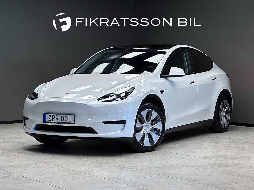 Tesla Model Y Standard Range RWD / Värmare / B-kamera / Drag