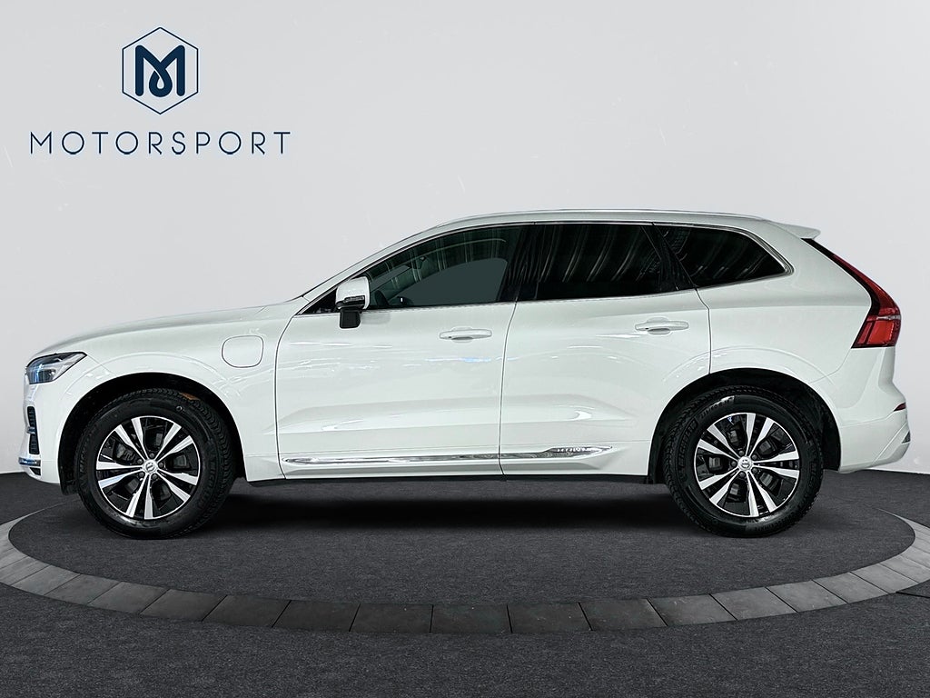 Volvo XC60 Recharge T6 AWD Core Edition Drag Värmare Kamera Pano bild 3