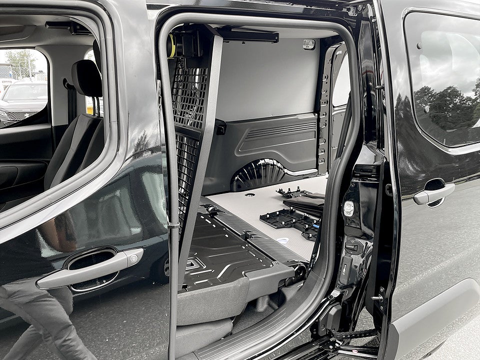 Bild på Peugeot Partner Crew Cab 130hk Aut - EDITION! SERVICE & V-HJUL INGÅR!