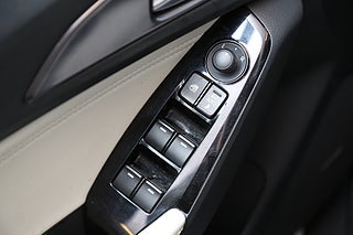 Halvkombi Mazda 3 11 av 26