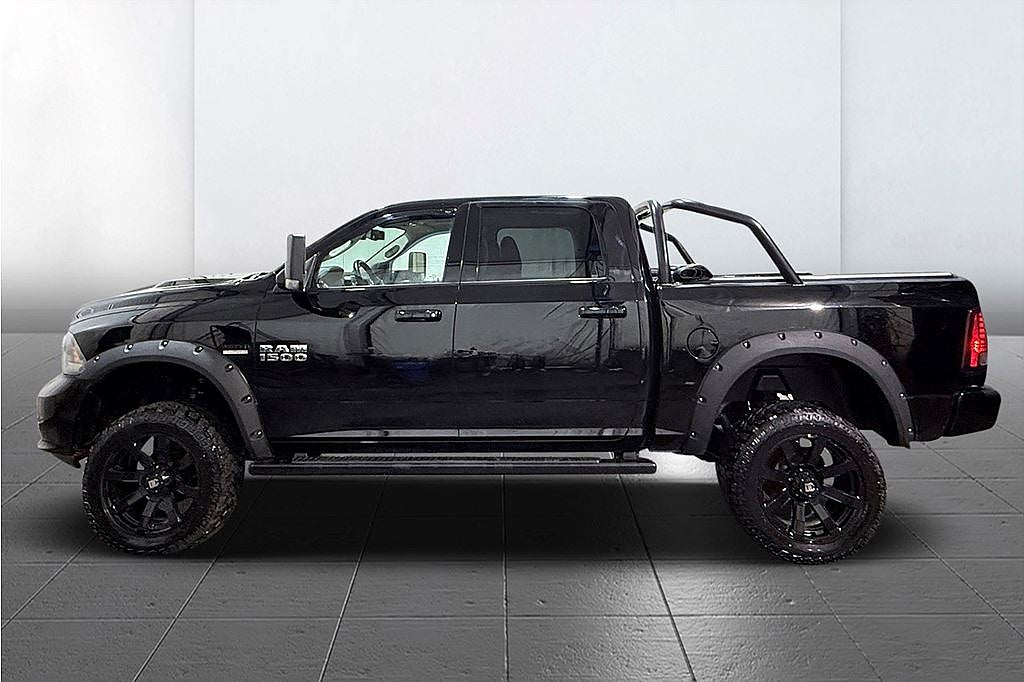 Dodge RAM 1500 Crew Cab 5.7 V8 HEMI 4x4 Drag Läder Taklucka Navi ALPINE LE