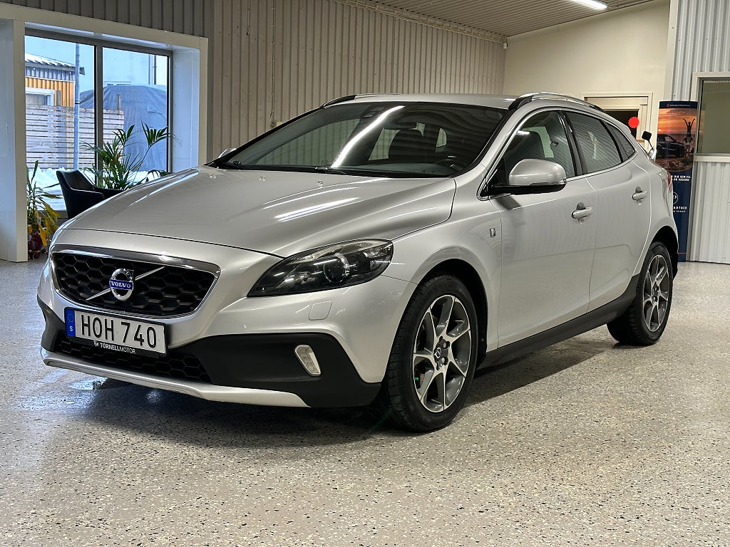 Volvo V40 Cross Country D2 Ocean Race Euro 5 Kamrem-bytt Ny-besiktigad Nyservad