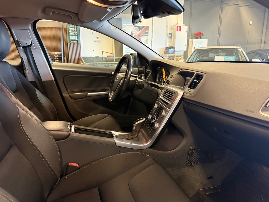 Volvo V60 2015 - miniatyr 18