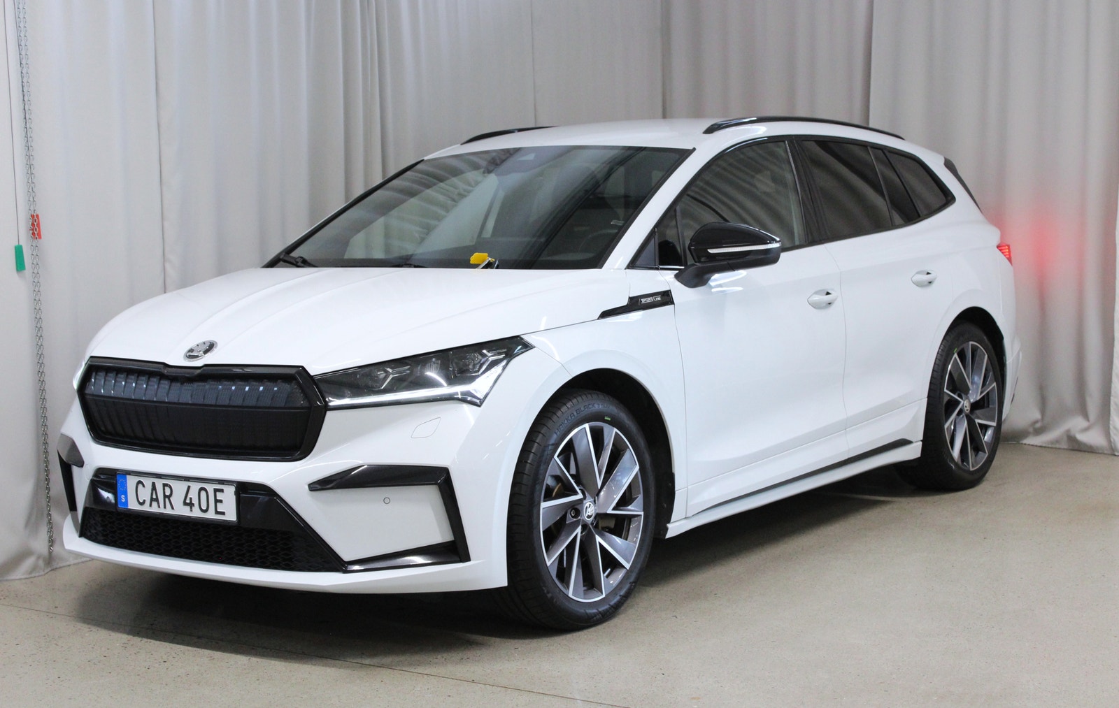 Skoda Enyaq iV 80x 265HK, Sportline, Drag, S&V-hjul, Kamera, Värmepump 2023 - miniatyr 11