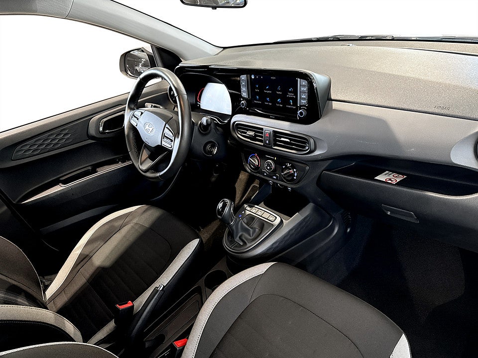 Bild på Hyundai i10 Essential 1.0 67hk BACKKAMERA CARPLAY RATTVÄRME