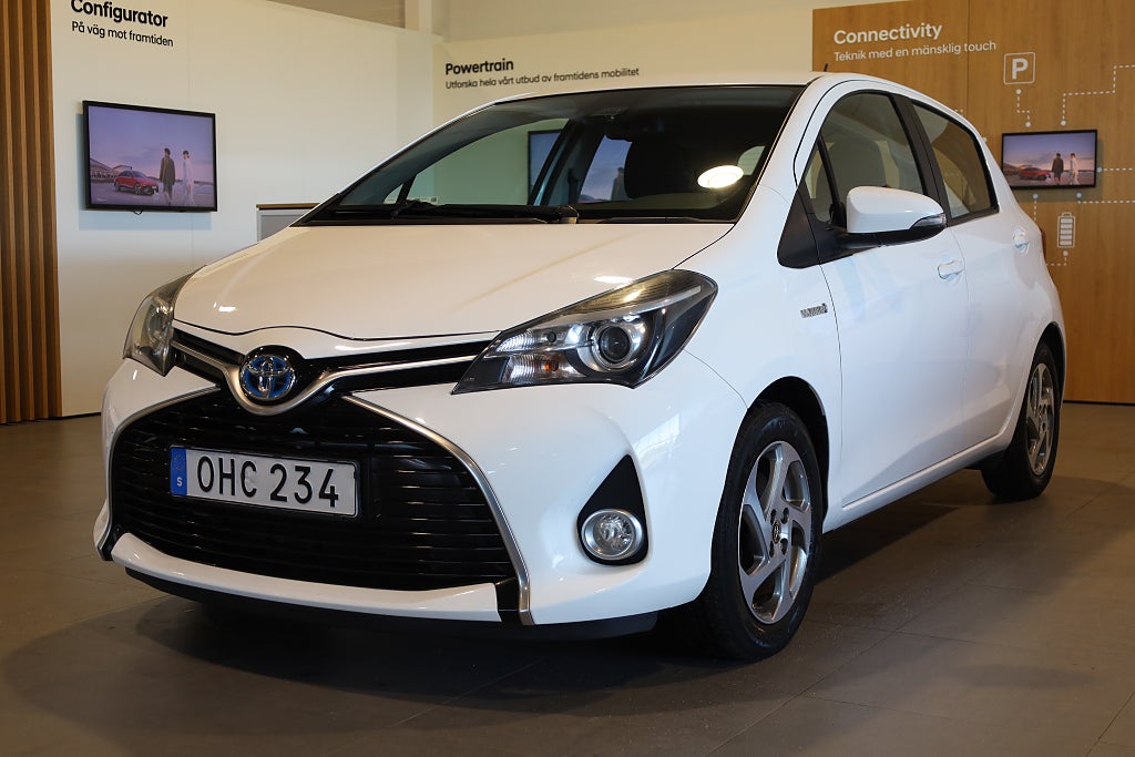 Toyota Yaris Hybrid e-CVT Active Kamera Blåtand Nyservad 2017