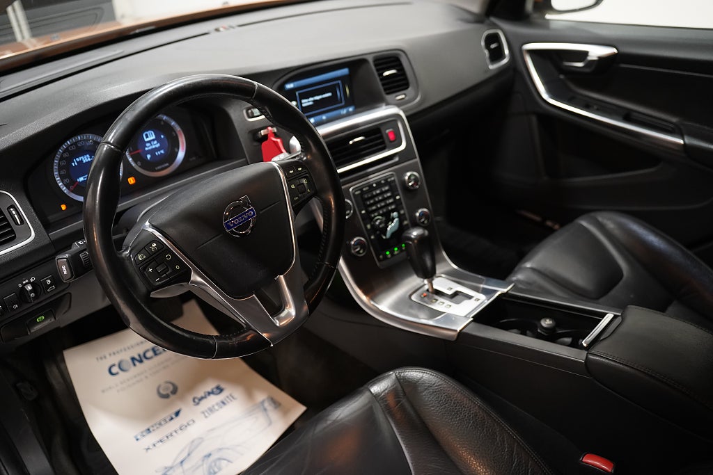 Volvo V60 Polestar Optimering D5 224hk Summum D-värmare Skinn BT