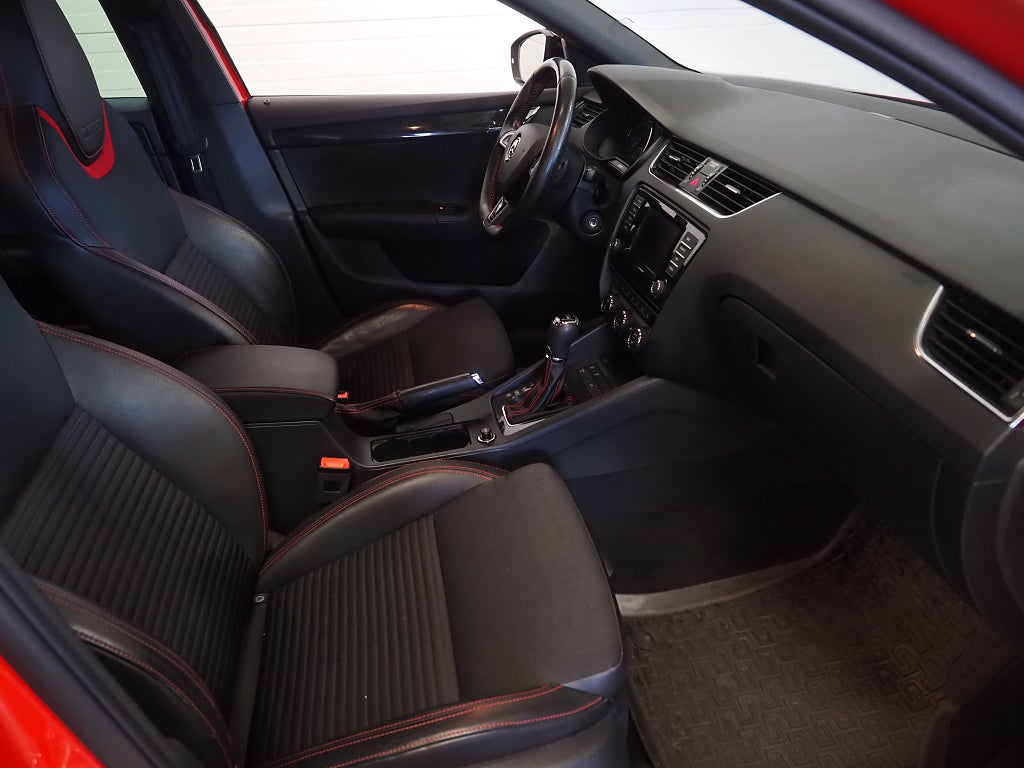 Skoda Octavia Kombi RS 2.0 TSI 220hk Dragkrok Navi P-Värm PDC 19" 2015