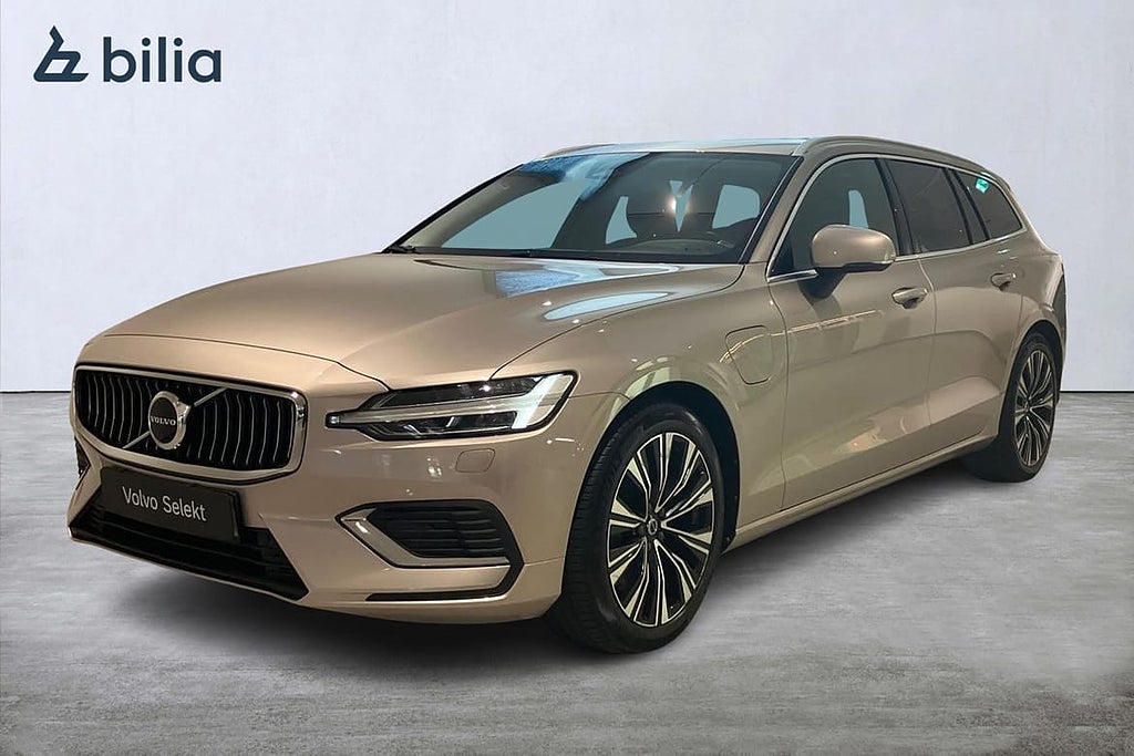 Volvo V60 Recharge T6 Core Edition / Läder / Elstol