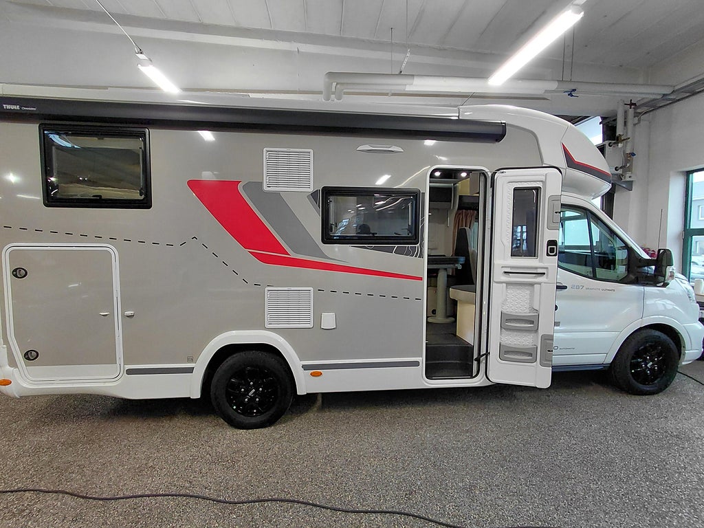 CHALLENGER 287 GRAPHITE ULTIMATE. Långbäddar 5 färdplatser Dieselvärmare 