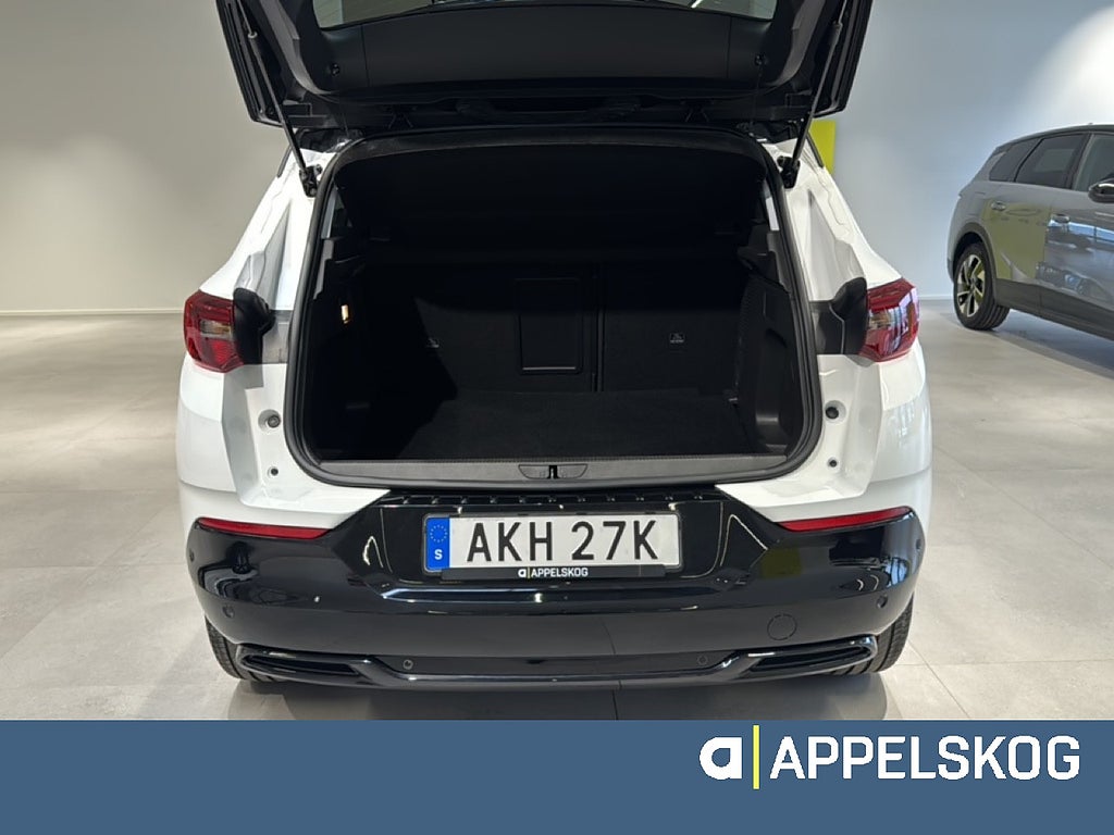 Opel Grandland GS 130 AUT |RÄNTA 3,99%|V-HJUL INGÅR| thumbnail