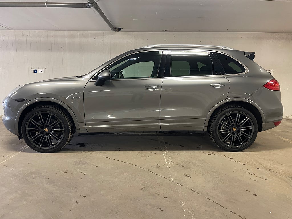 Porsche Cayenne S 2014 - miniatyr 2