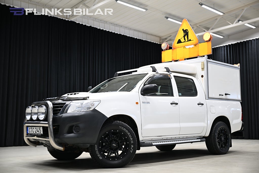 Toyota Hilux 2.5 4x4 144HK Kåpa|Servicebil|Inredd|Drag|Värmare|Moms