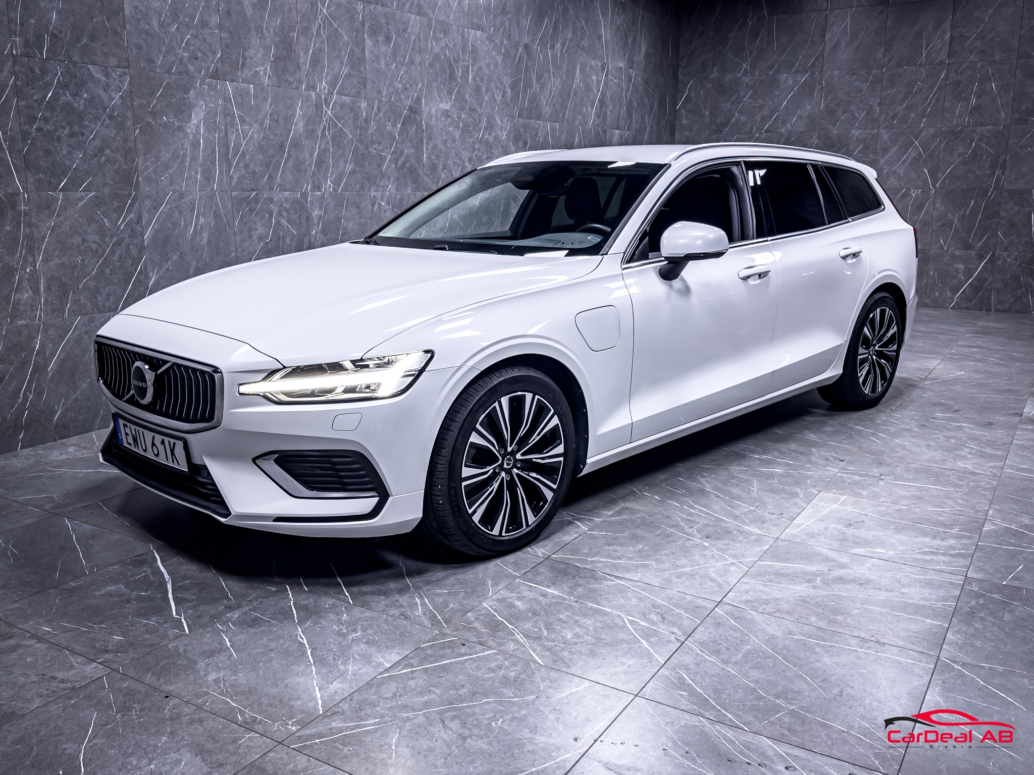 Volvo V60 Recharge T6 AWD Core Bright 2024, bild 3/10