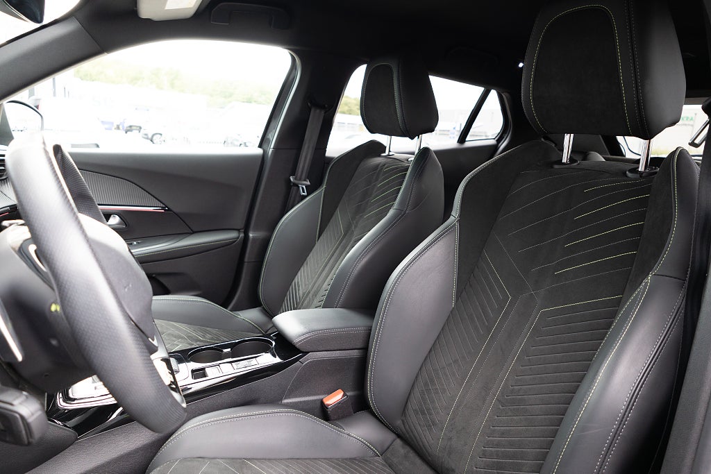 Peugeot 2008 GT 130 hk Bensin Automat Massage LED