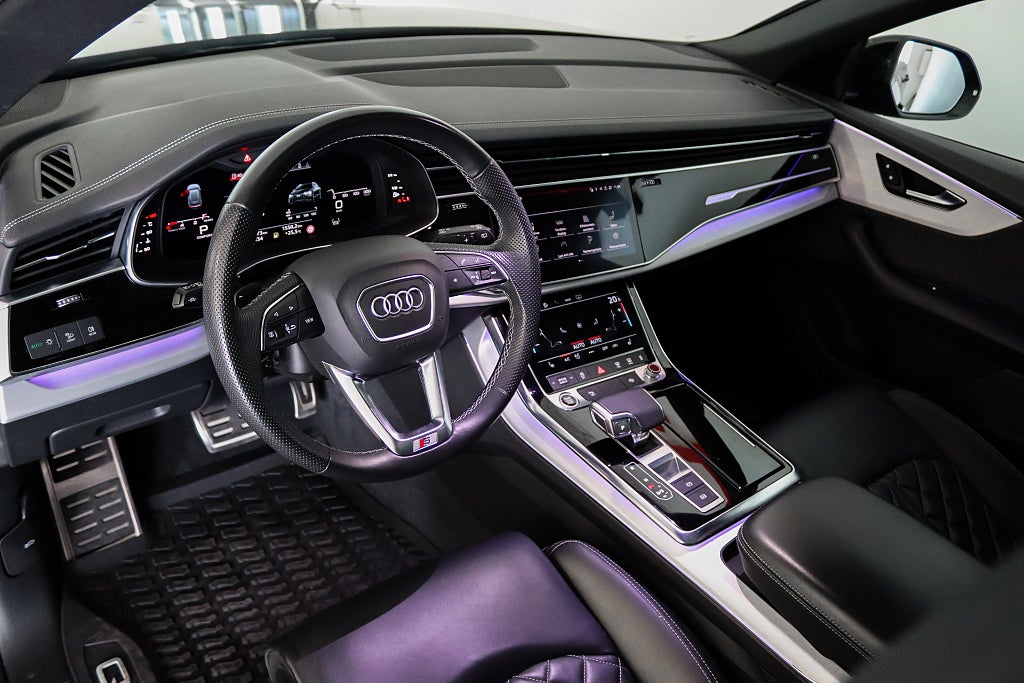 Audi Q8 TDI S line Selection MOMS Pano Matrix Värmare Drag