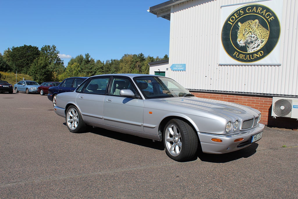 Jaguar XJR Låga mil, rostfri bil med få ägare, nybesiktad ua