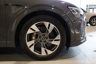 SUV Audi q8-e-tron 7 av 31