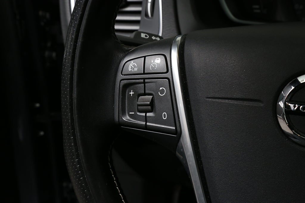 Volvo V40 D3 150hk R-Design Edition Aut Kamera Navi Teknikpaket