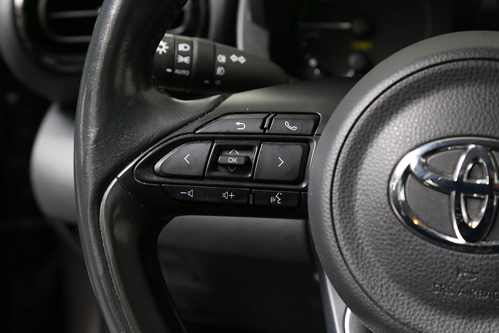 Toyota Yaris 1,5 VVT-i Hybrid CVT Active Kamera 1ägare Motorvärmare 2021