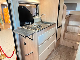 Husbil-halvintegrerad PLA H 385 15 av 24