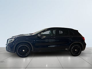 Mercedes-Benz GLA 220d 4MATIC AMG Line Dragkrok Backkamera Dvärmare S&V – bild 4