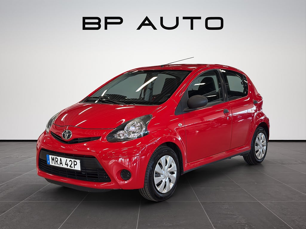 Toyota Aygo 5-dörrar 1.0 VVT-i Euro 5 Låg Mil Ny Servad Ny Besiktad